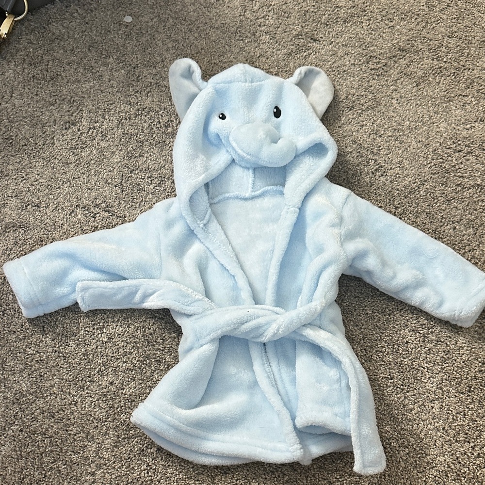 NWOT baby elephant hooded robe